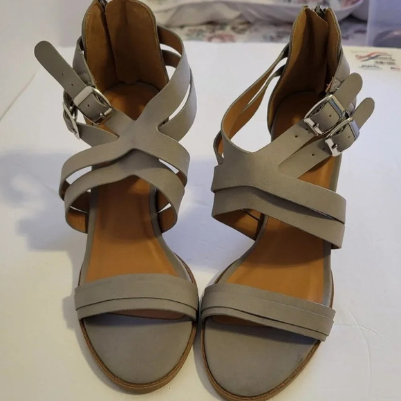 Women's Charlotte Russe Sandals (Grey - Size 7) - Picture 6 of 10